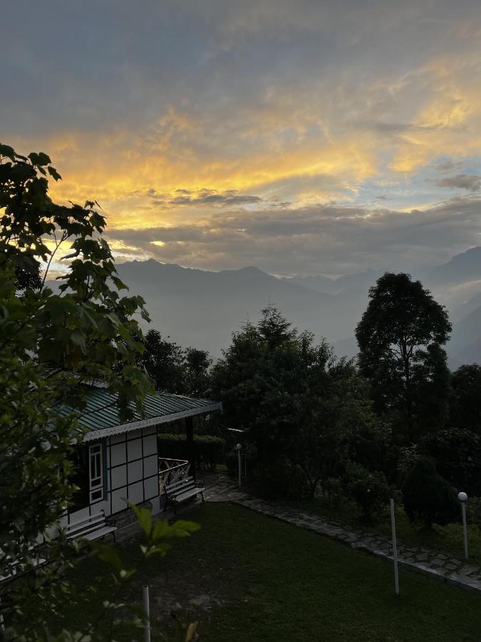 The Nettle And Fern Farmstay Pelling Exterior photo