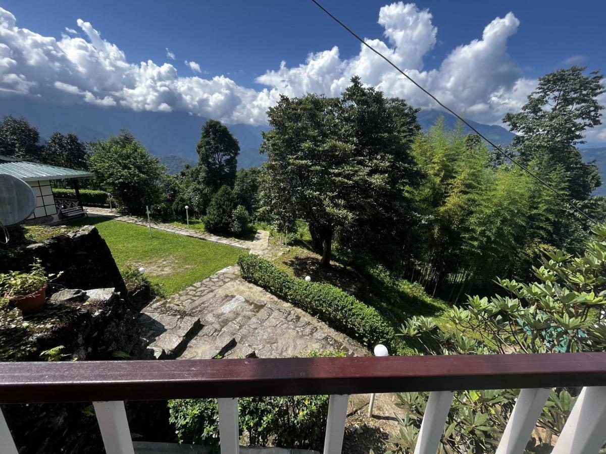 The Nettle And Fern Farmstay Pelling Exterior photo